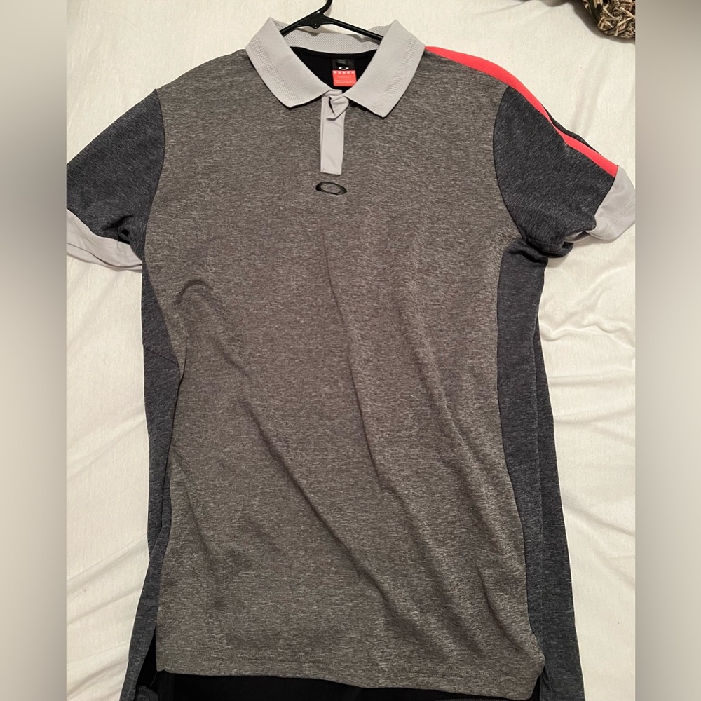 UNWORN men’s Oakley golf shirt